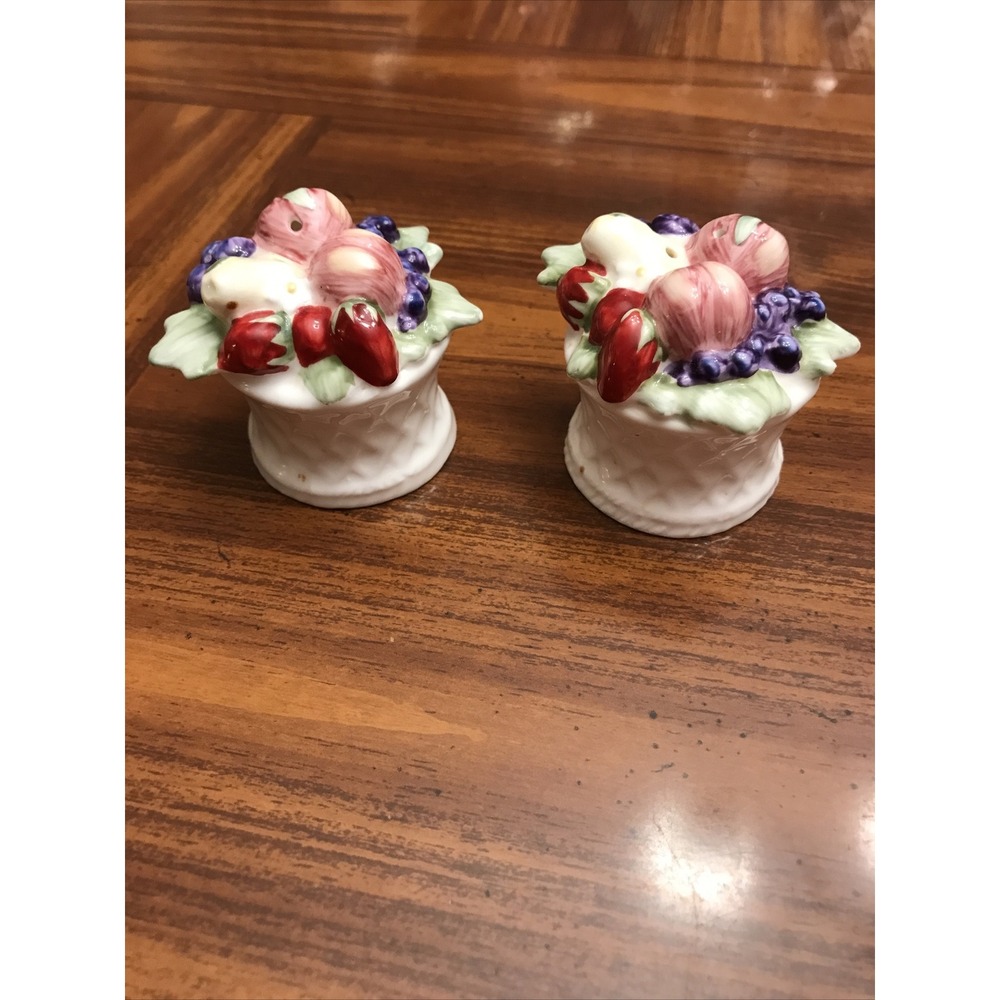 PIAโ made in Philippines porcelain salt pepper shakers Vegetable Basket 1986